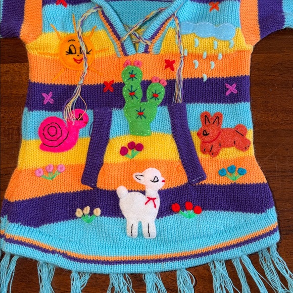 Four Suyos Girls Peruvian 100% wool hooded Sweater with Puffy embellishments. - Picture 2 of 14